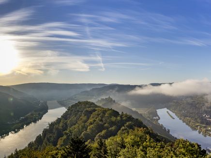 View The picture shows the view from the Prinzenkopf tower. The Moselle is separated by a mountain. The Mosel runs past Pünderich on the right of the mountain and Bullay on the left.