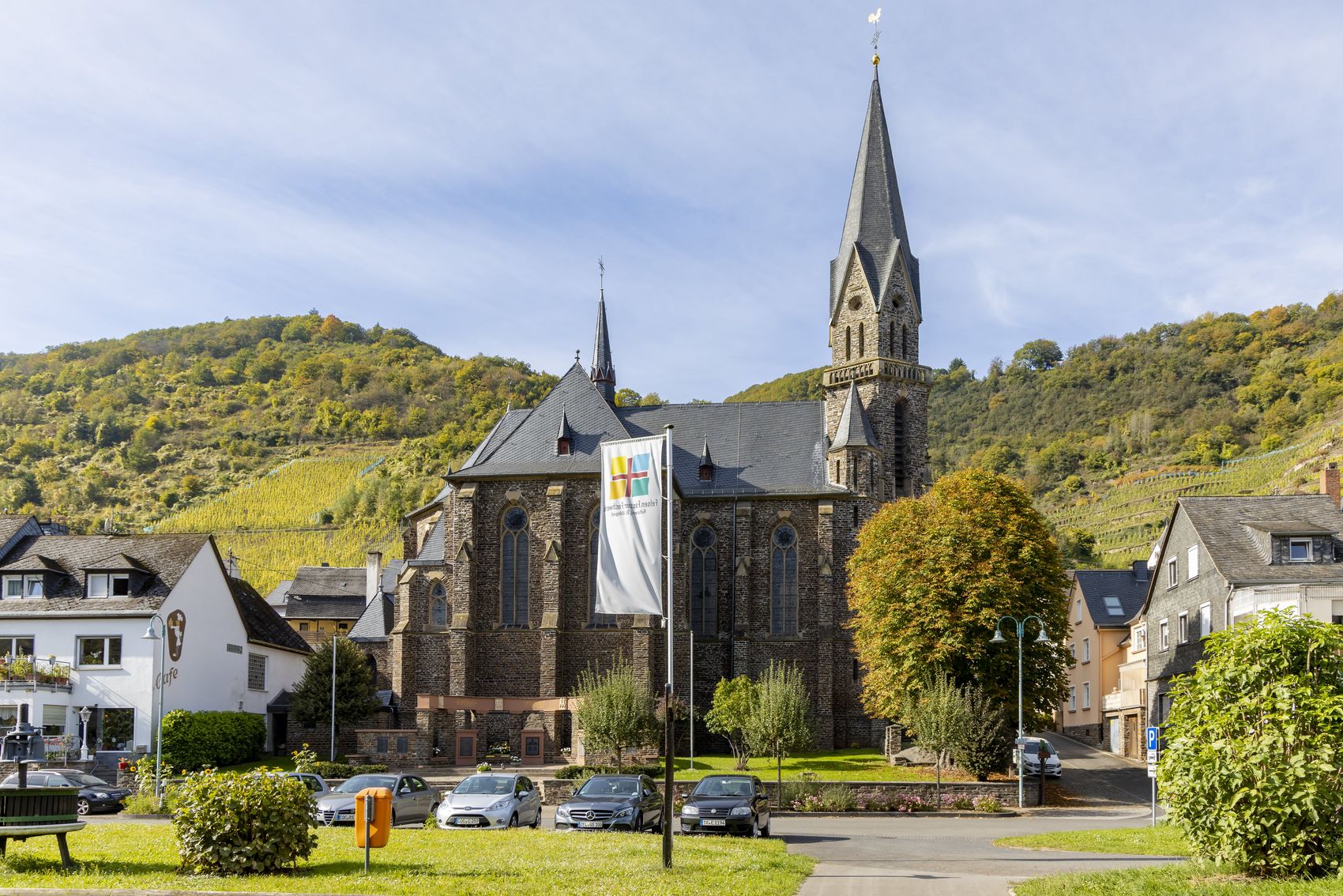St. Aldegund The picture shows the church and the neighbouring houses in St. Aldegund.
