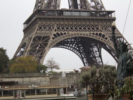 Eifelturm Paris Auf dem Bild befindet sich der Eifelturm in Paris.