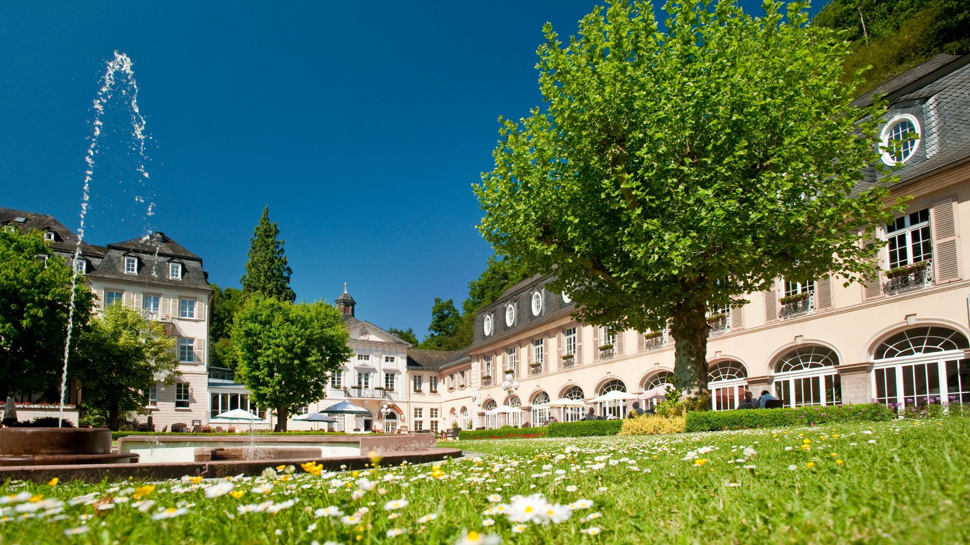 Bad Bertrich Auf dem Bild befindet sich das Kurfürstliche Amtshaus in Bad Bertrich. Das Bild wurde im Frühjahr aufgenommen.