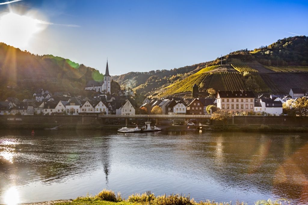 Village view Briedel The picture shows the small village of Bridel as seen from the opposite side. In the foreground is the Mosel.