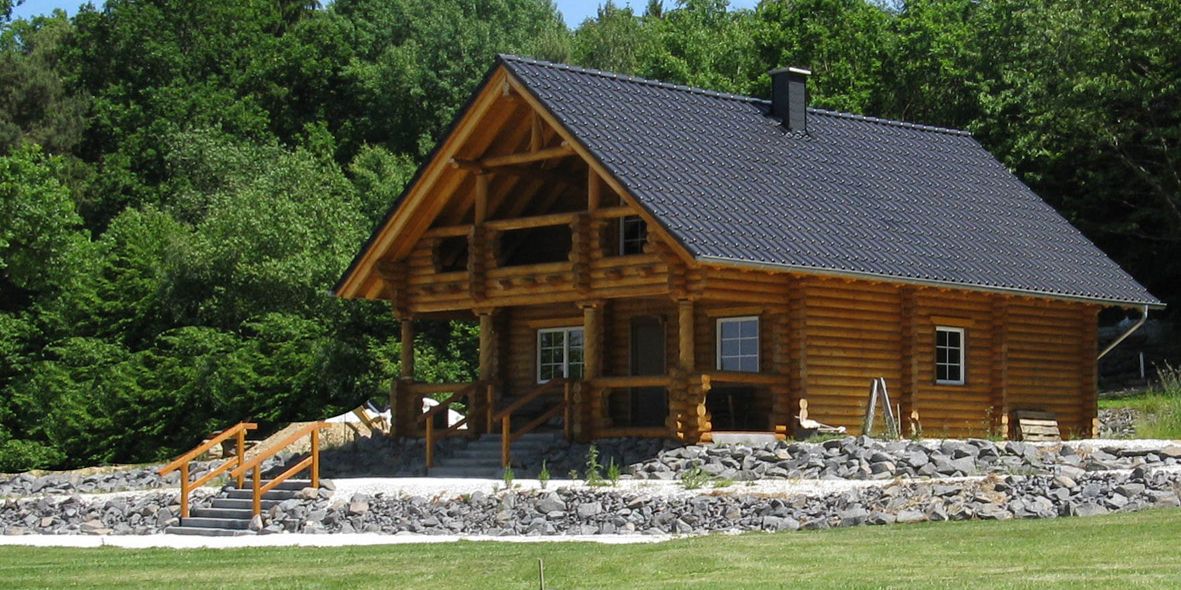Barfußpark Grenderich Auf dem Bild befindet sich die Holzhütte beim Barfußpark in Grenderich.