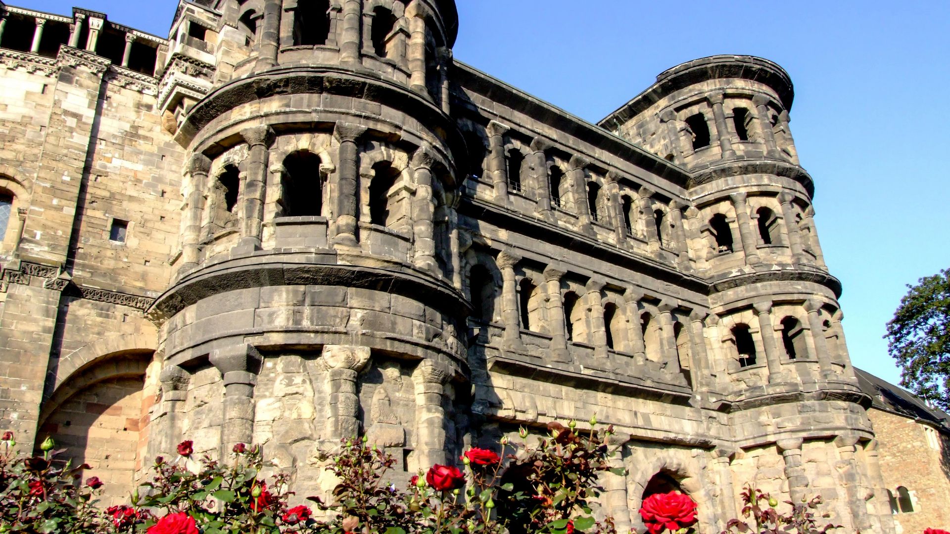 Trier Auf dem Bild befindet sich die Porta Nigra in Trier.