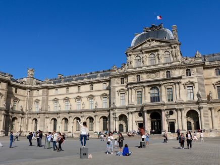 Museo del Louvre Auf dem Bild befindet sich das Museo del Louvre in Paris.